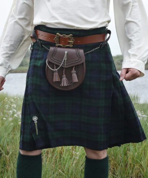 8 Yard Kilt mit Black Watch Tartan